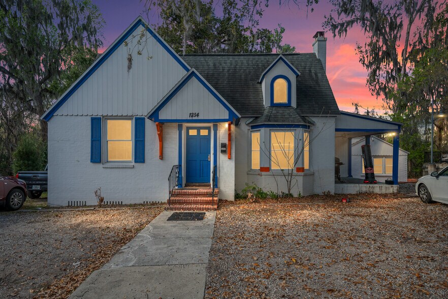 More Photos Of 949 SW 13th St, Gainesville Specialty For Sale