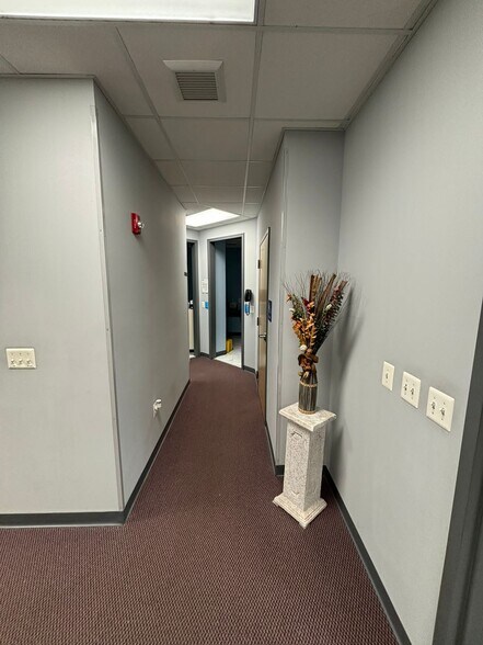 More Photos Of 1949 Devereaux Ave, Philadelphia Medical For Lease