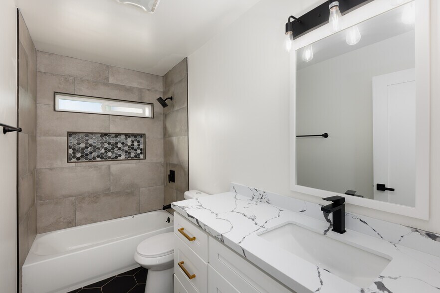 More Photos Of 6283 Lorca Dr, San Diego Apartments For Sale