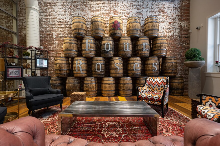 More Photos Of 118-122 E Main St, Louisville Office For Lease