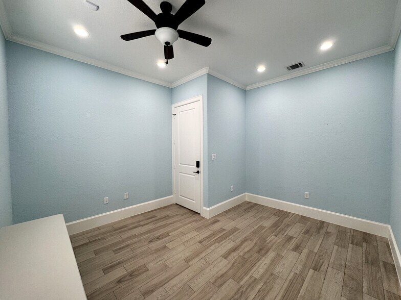 More Photos Of 12254 Queenston Blvd, Houston Medical For Sale