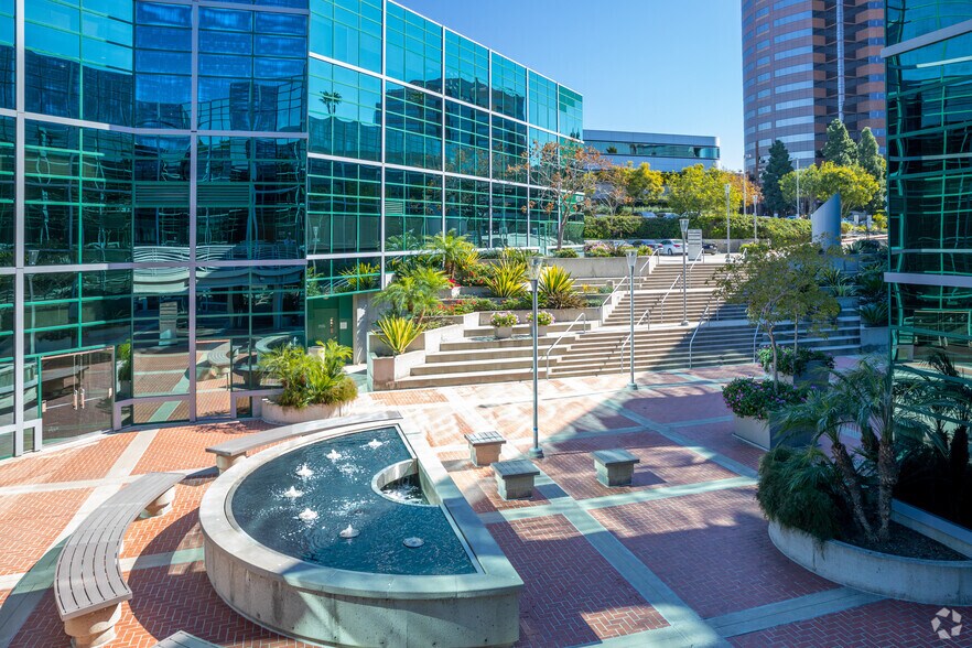 More Photos Of 9333 Genesee Ave, San Diego Unknown For Lease