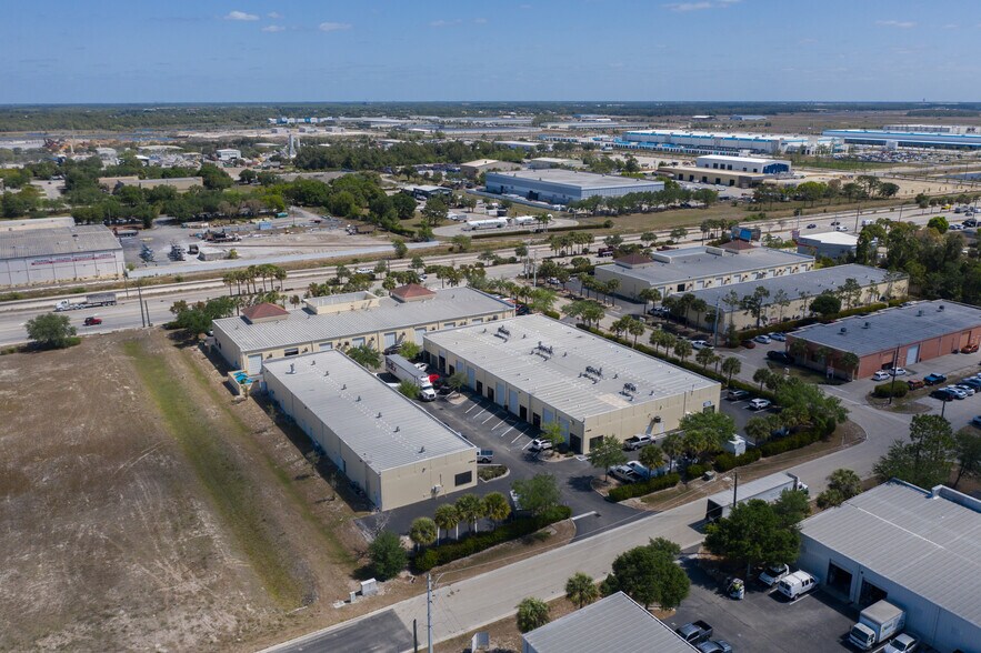More Photos Of 17000 Alico Commerce Ct, Fort Myers Flex For Sale