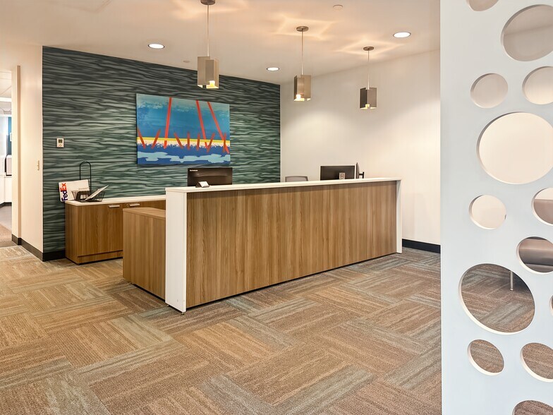 More Photos Of 6100 Oak Tree Blvd, Independence Coworking Space