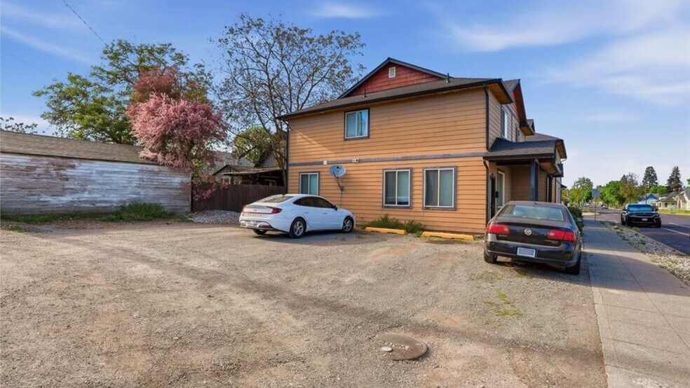 More Photos Of 803 W Knox Ave, Spokane Multifamily For Sale
