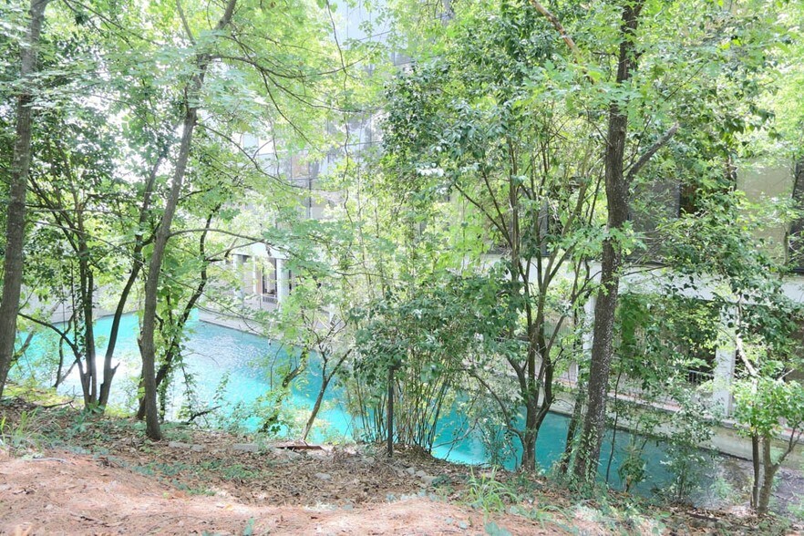 More Photos Of 2020 N Loop Fwy W, Houston Office For Lease