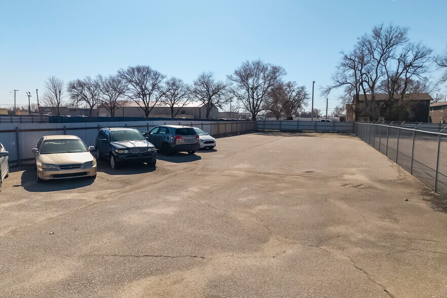 More Photos Of 3101 S Broadway St, Wichita Freestanding For Sale