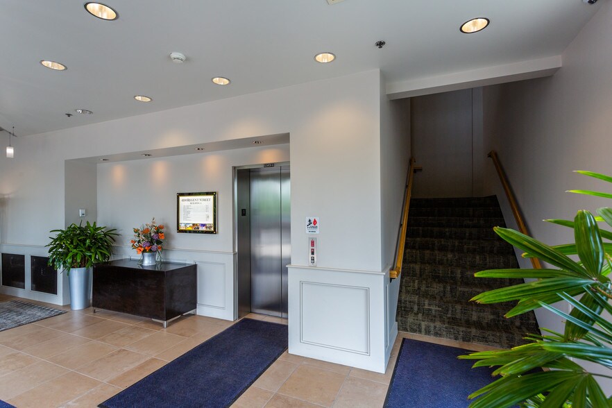 More Photos Of 4100 Regent St, Columbus Storefront Retail Office For Lease