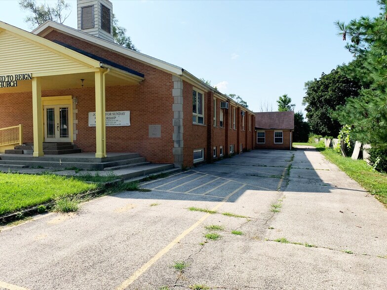 More Photos Of 375 North Dr, South Elgin Religious Facility For Sale