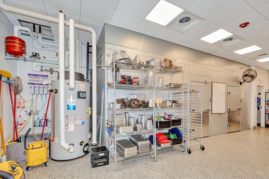 More Photos Of 140 Washington Sq, Washington General Retail For Sale