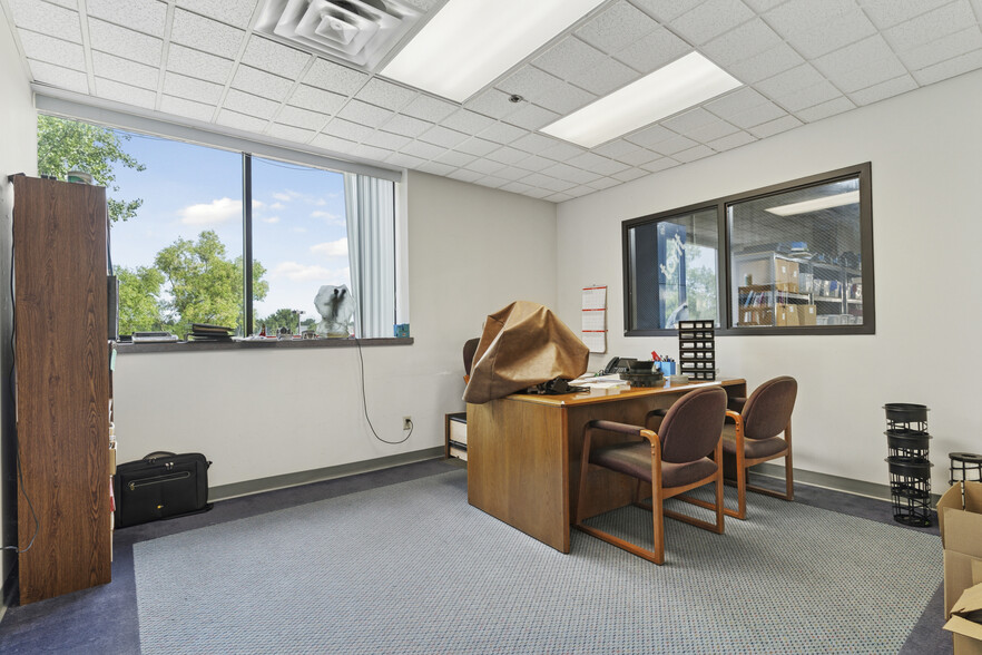 More Photos Of 405 Commerce Ct, Vadnais Heights Manufacturing For Sale