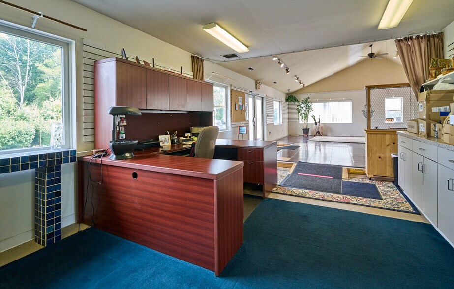 More Photos Of 7078 Easton Rd, Pipersville Auto Repair For Sale
