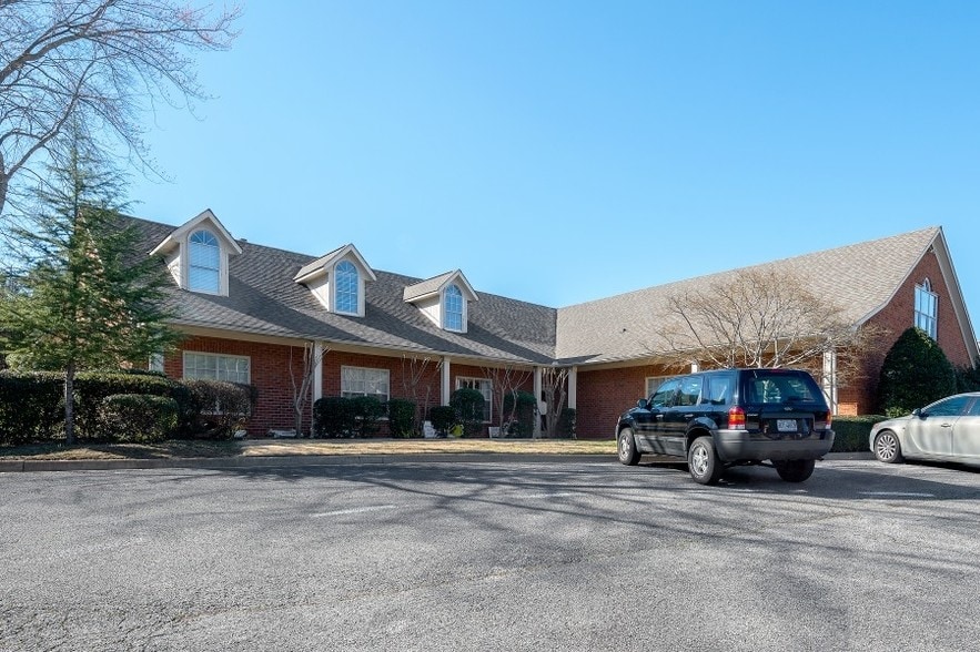 More Photos Of 9497 Thornton Blvd, Jonesboro Flex For Sale
