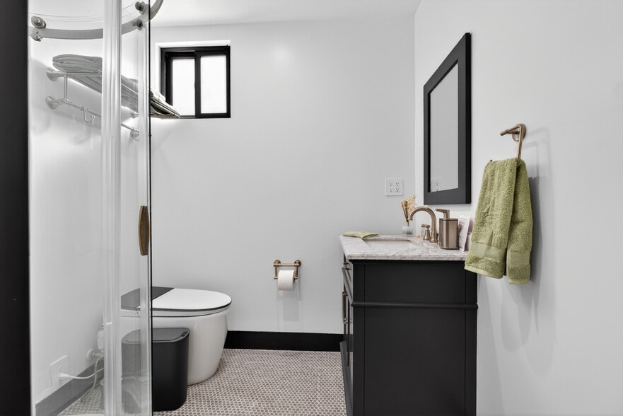 More Photos Of 703 S Main St, Burbank Showroom For Sale