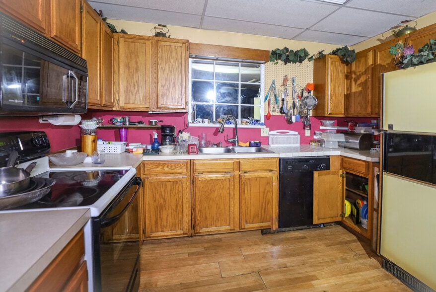 More Photos Of 411 S Jefferson St, Aberdeen Industrial For Sale