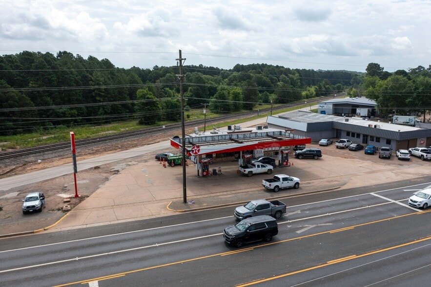 More Photos Of 514 S Eastman Rd, Longview Service Station For Sale