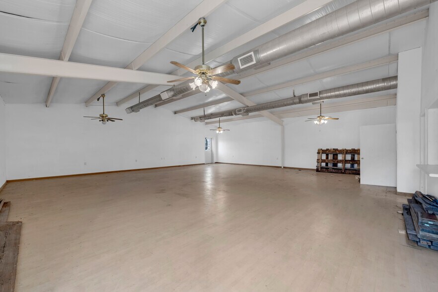 More Photos Of 7330 Texas 261 Hwy, Buchanan Dam Warehouse For Sale
