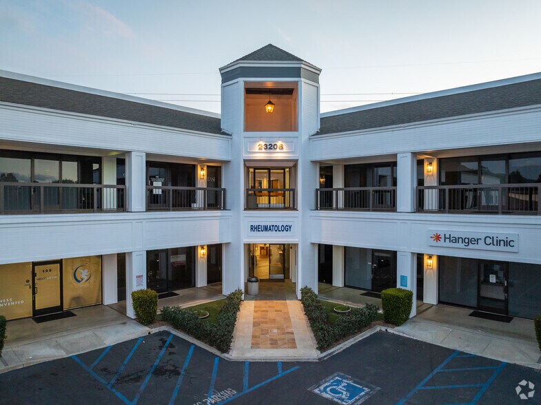 Primary Photo Of 23206 Lyons Ave, Santa Clarita Medical For Lease