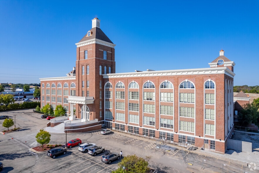 More Photos Of 4425 N Port Washington Rd, Glendale Office For Lease
