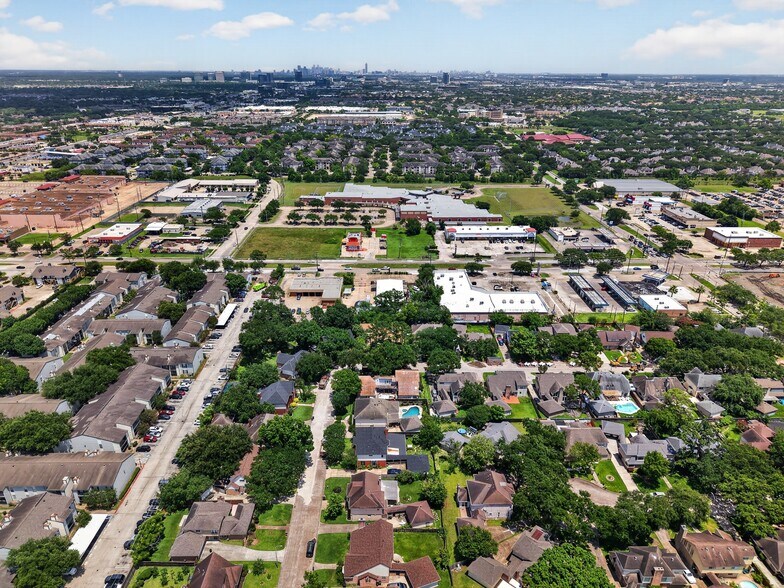 More Photos Of 2920 Dairy Ashford Rd, Houston Showroom For Sale