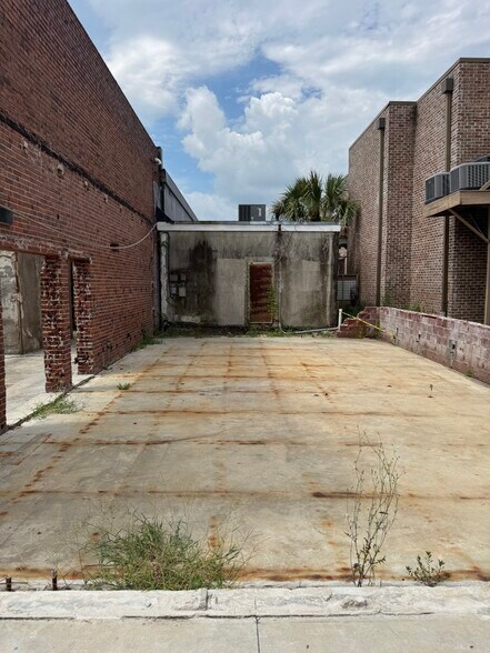 More Photos Of 902 Front St, Georgetown Storefront For Lease