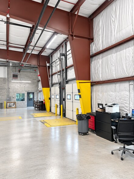 More Photos Of 645 Wemple Rd, Glenmont Warehouse For Lease
