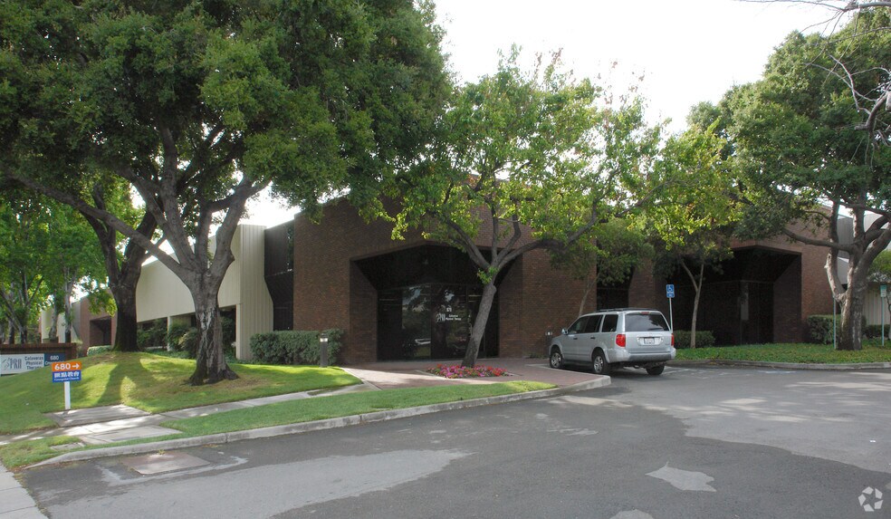 More Photos Of 650-700 E Calaveras Blvd, Milpitas Light Distribution For Lease