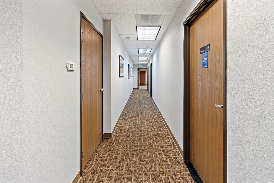 More Photos Of 15534 E Hinsdale Cir, Centennial Light Distribution For Lease