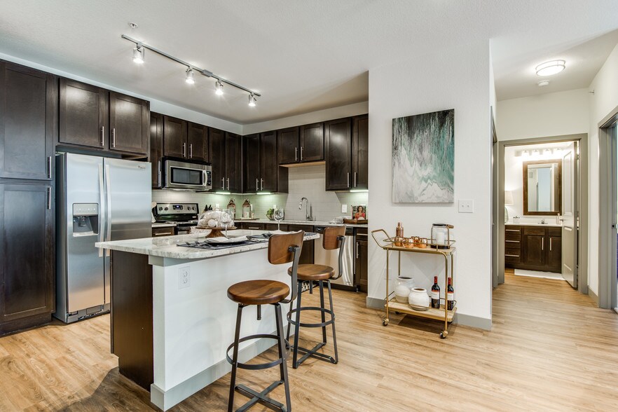 More Photos Of 403 E Koenig Ln, Austin Apartments For Lease
