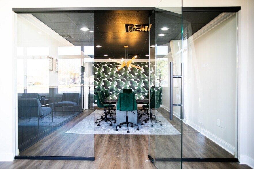 More Photos Of 872 E Auburn Rd, Rochester Hills Freestanding For Lease