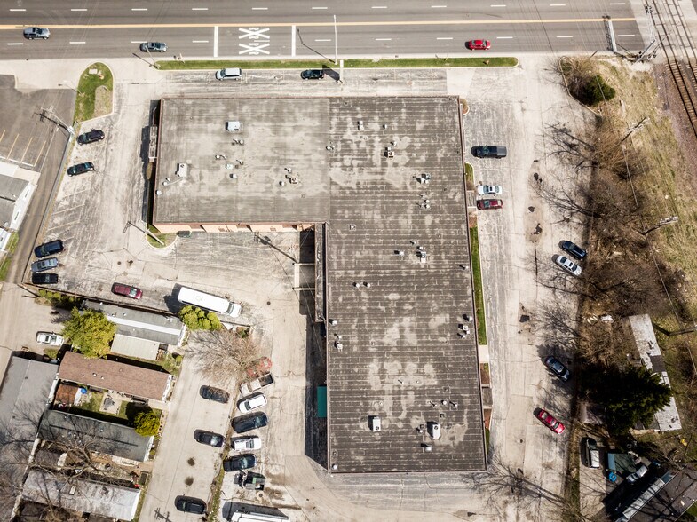 More Photos Of 110 S River Rd, Des Plaines Warehouse For Lease