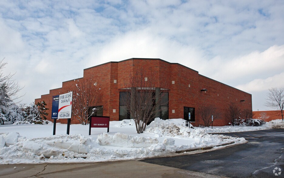 More Photos Of 500 E Bunker Ct, Vernon Hills Warehouse For Lease