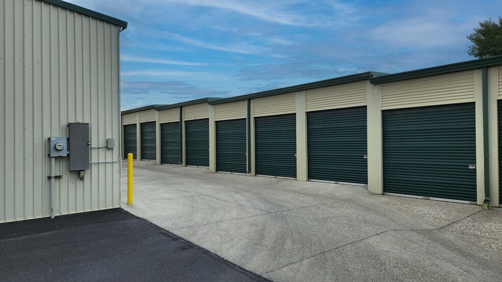 More Photos Of 239 N 9th St, Montrose Specialty For Sale