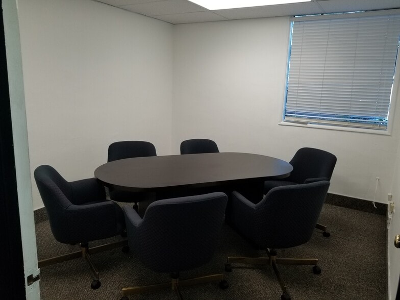 More Photos Of 930 Truxtun Ave, Bakersfield Office For Lease