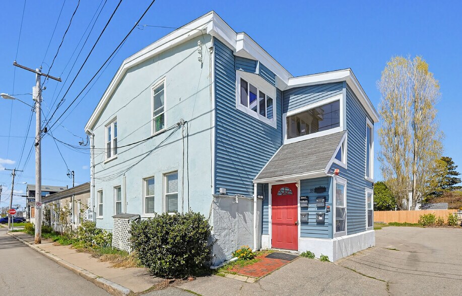 Primary Photo Of 33 Halsey St, Newport Apartments For Sale