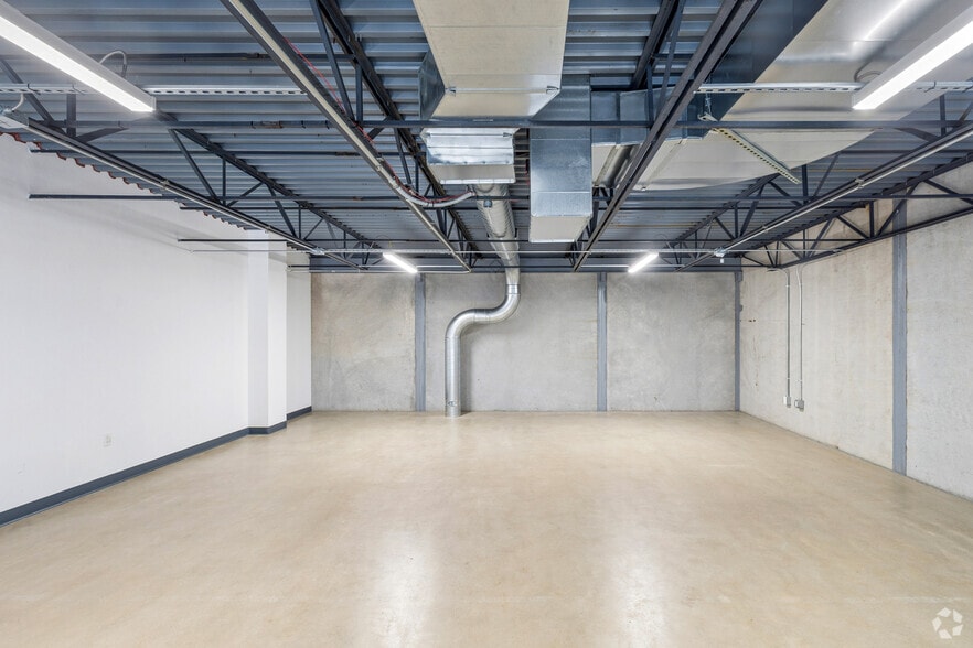 More Photos Of 3825 NW 166th St, Edmond Light Manufacturing For Lease