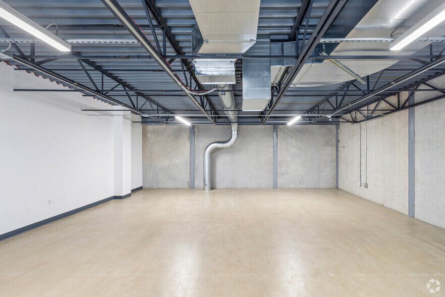 More Photos Of 3825 NW 166th St, Edmond Light Manufacturing For Lease