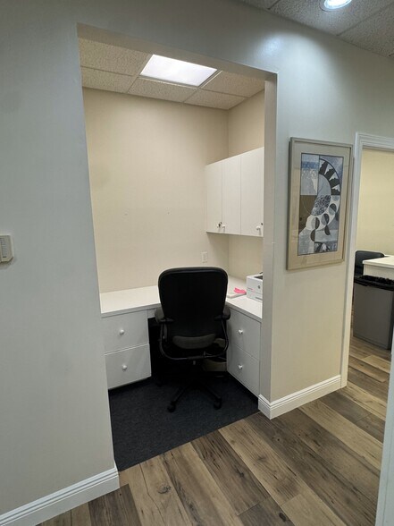 More Photos Of 1044 Goodlette-Frank Rd N, Naples Medical For Lease