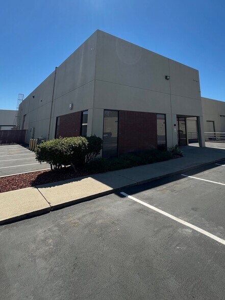 More Photos Of 2501-2511 Del Monte St, West Sacramento Warehouse For Lease