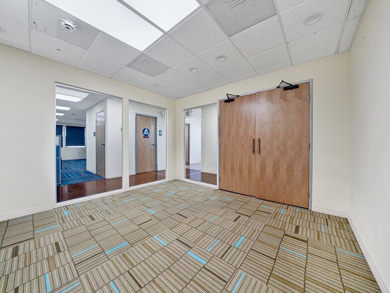 More Photos Of 2900 Bristol St, Costa Mesa Office For Sale