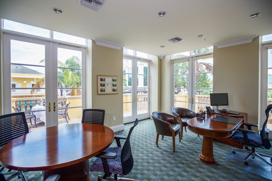 More Photos Of 780 5th Ave S, Naples Storefront Retail Office For Lease