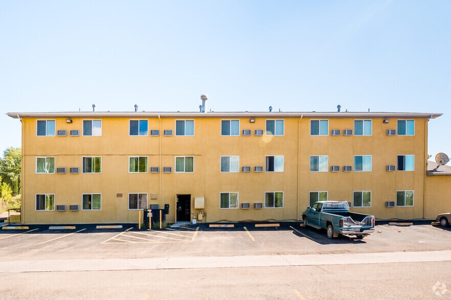 More Photos Of 1610 Cedar St, Raton Hotel For Sale