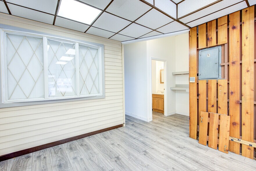 More Photos Of 6110 Flushing Ave, Maspeth General Retail For Lease