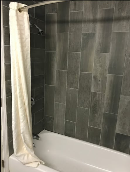 More Photos Of 3108 S Center St, Marshalltown Hotel For Sale