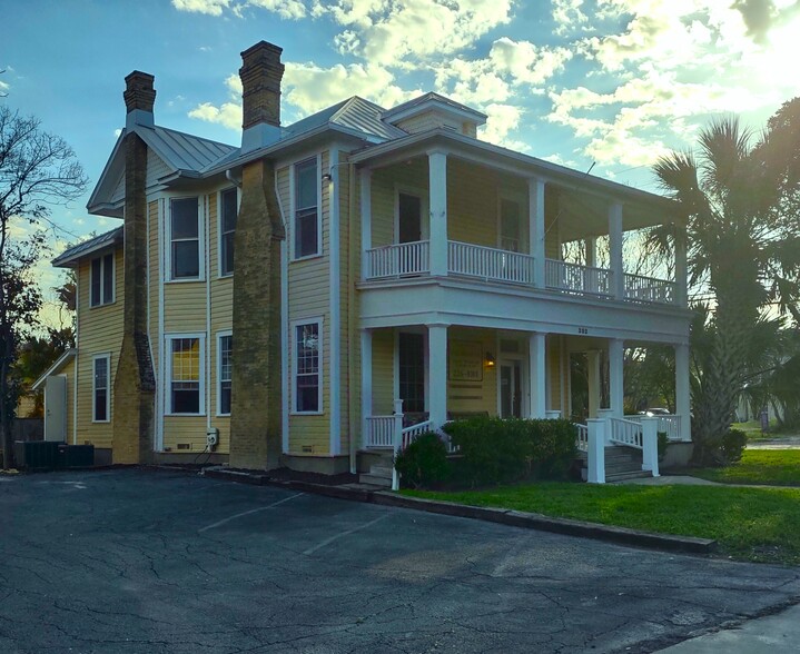 Primary Photo Of 202 E Park Ave, San Antonio Office Residential For Lease