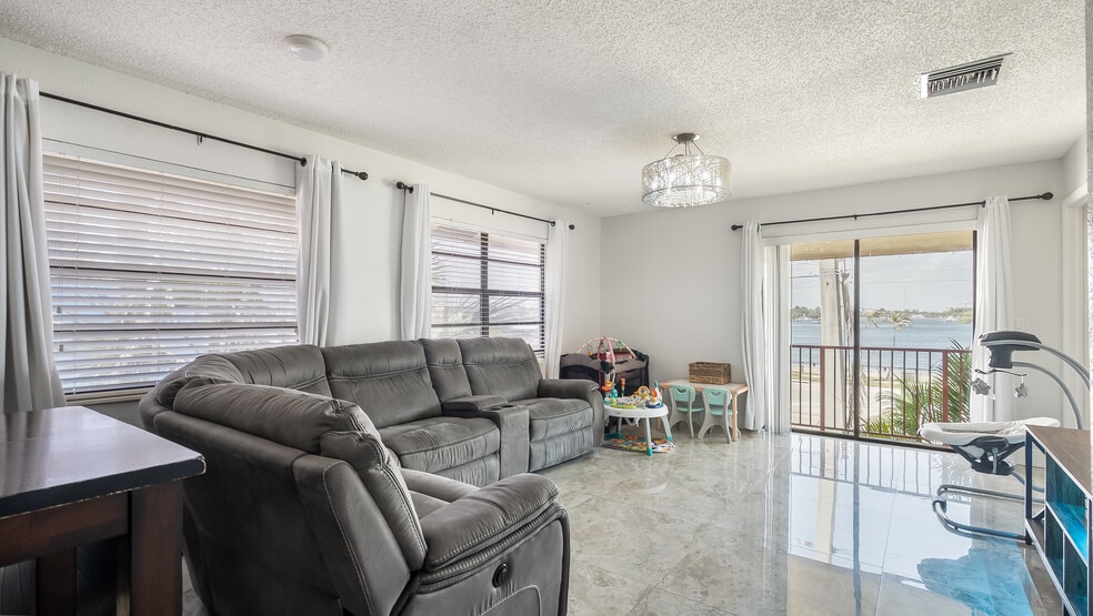 More Photos Of 505-513 S Ocean Dr, Hollywood Apartments For Sale