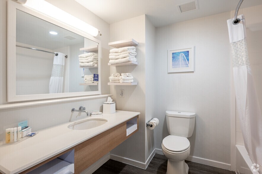 More Photos Of 2250 N Glenville Dr, Richardson Hotel For Sale