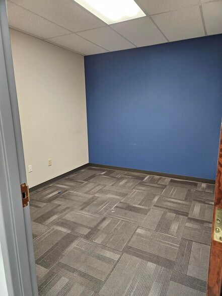 More Photos Of 503 Oak Pl, Atlanta Office For Lease