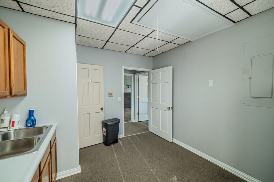 More Photos Of 3140 Parisa Dr, Paducah Office For Sale