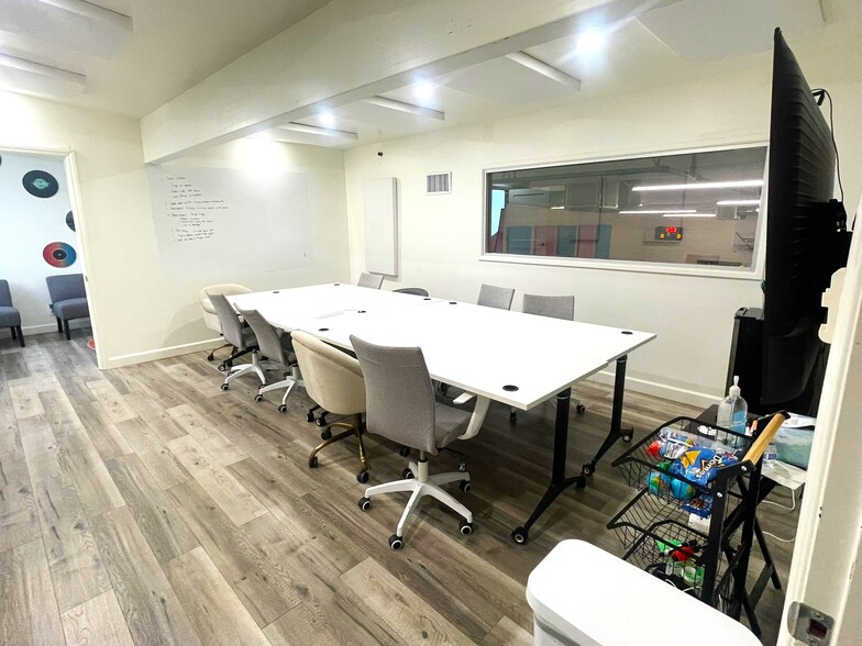 More Photos Of 17047 Ventura Blvd, Encino Freestanding For Sale